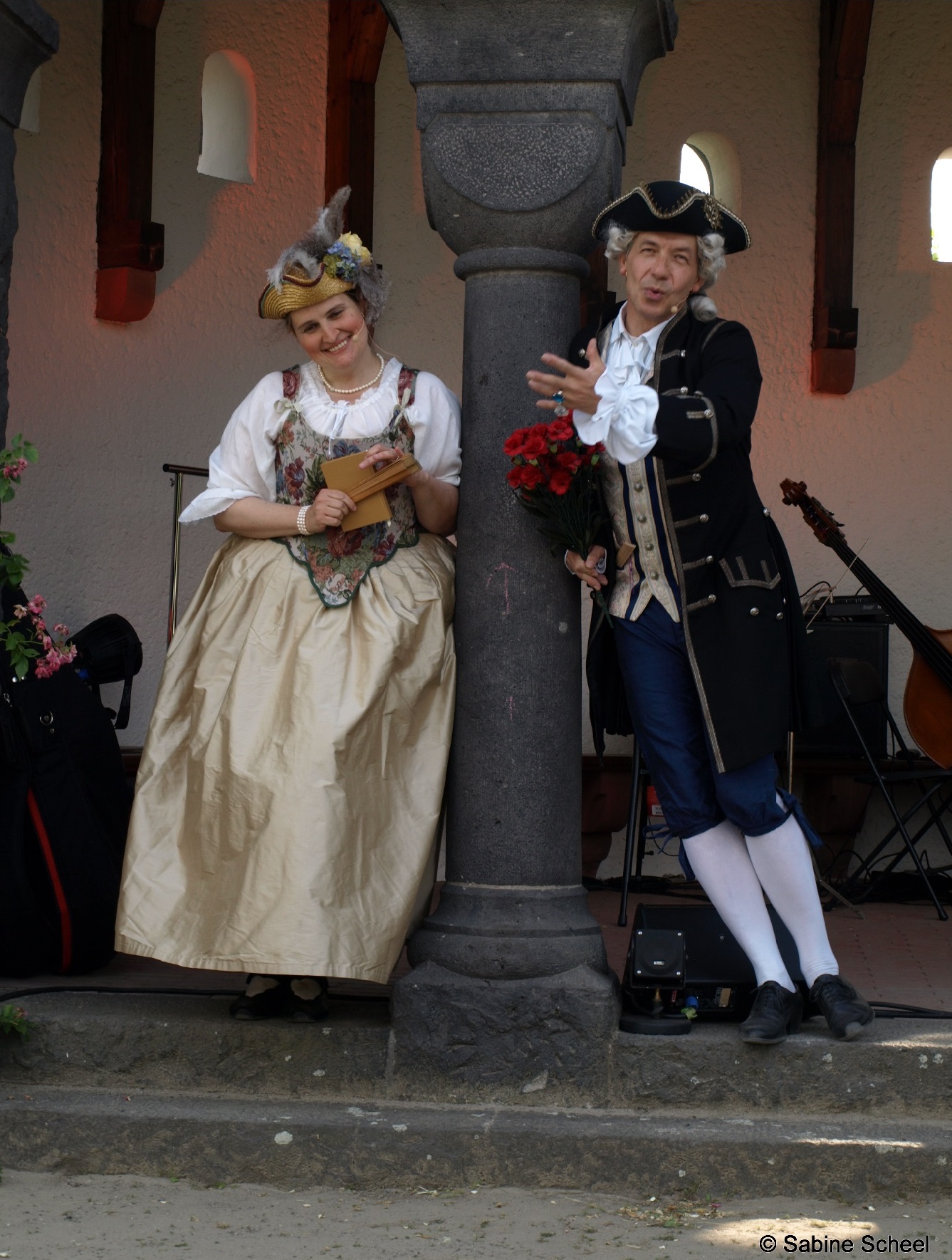 Mdm Jathinte und Mons